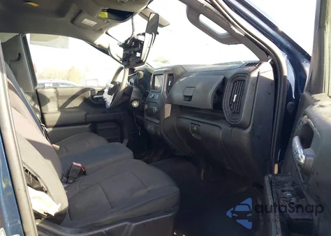 2021 Chevrolet Silverado 1500 4Wd Standard Bed Custom z USA, uszkodzony, nr VIN 1GCRYBEF9MZ103802